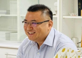 台灣龍盟複合材料總經理梁仙和：比起砍樹，我用廢粉做紙更環保！