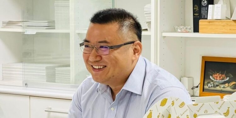 台灣龍盟複合材料總經理梁仙和：比起砍樹，我用廢粉做紙更環保！