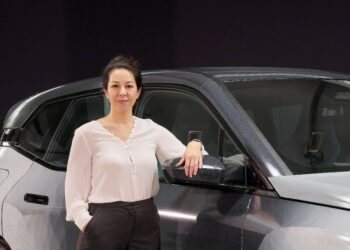 轟動 CES 電子展後，BMW Dee 未來概念車四月將在中國首發！專訪項目負責人克拉克：為出行者打造永續未來