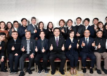 台湾投资人关系协会理监事群合照。（图：TIRI）