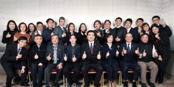 台湾投资人关系协会理监事群合照。（图：TIRI）